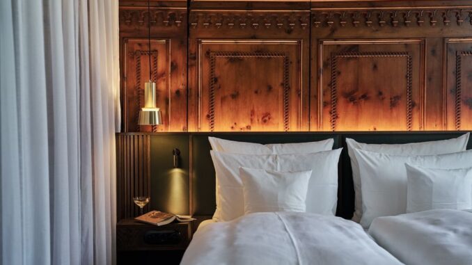 Doppelzimmer-Superior-im-Straubinger-Grand-Hotel-Bad-Gastein_Arne-Nagel-AMOA-e-K-