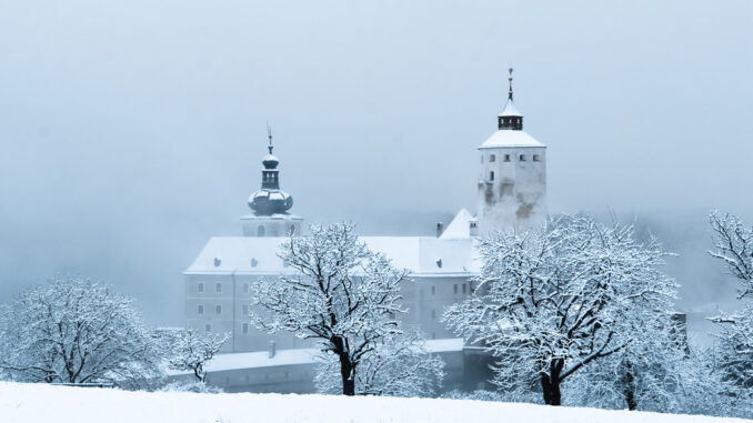 Burg-Forchtenstein-im-Burgenland-Winter_maliunterwegs