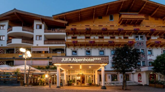 auenansicht-von-vorne-jufa-alpenhotel-saalbach-1440x950-1